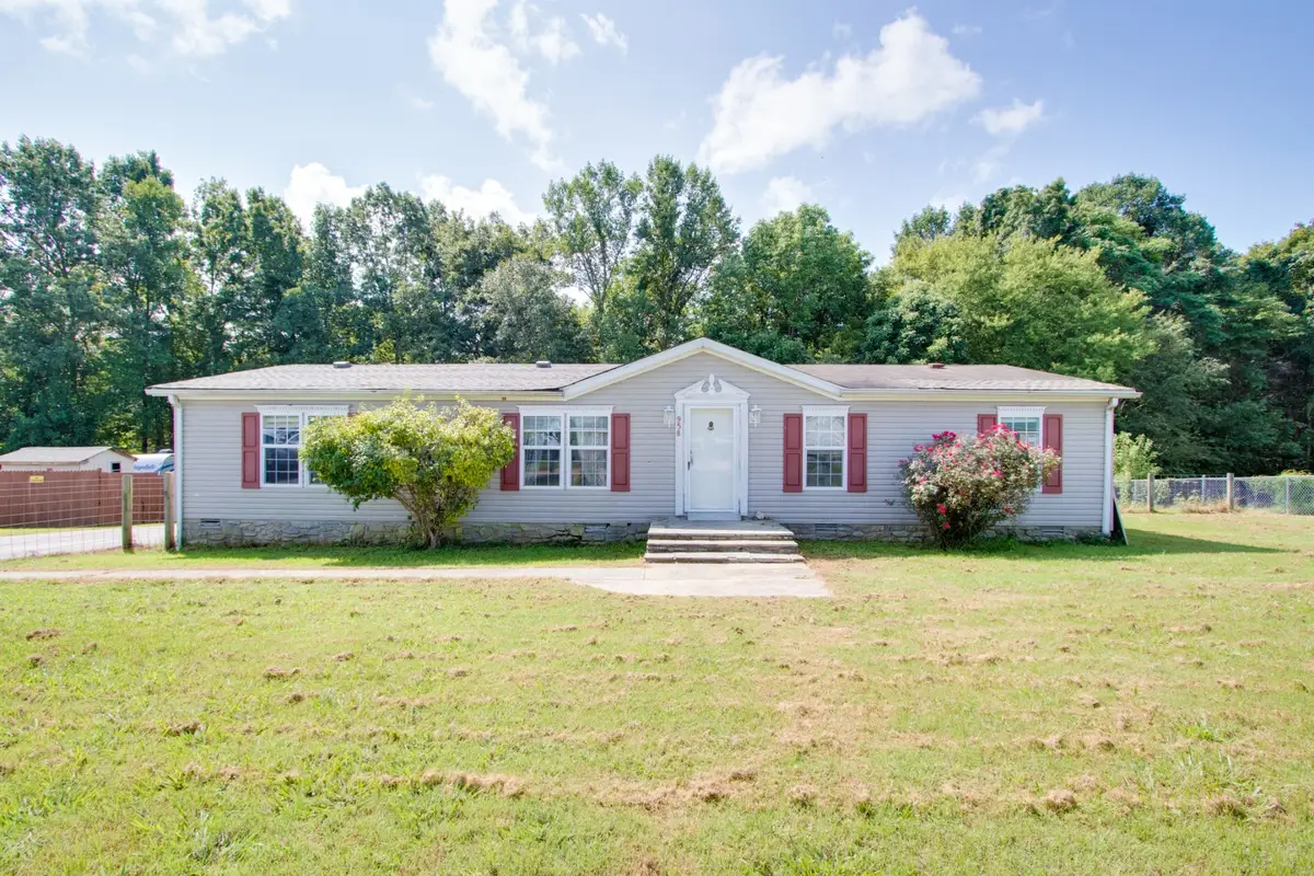 958 Pointe Ln, Lafayette, TN 37083 - Image #1