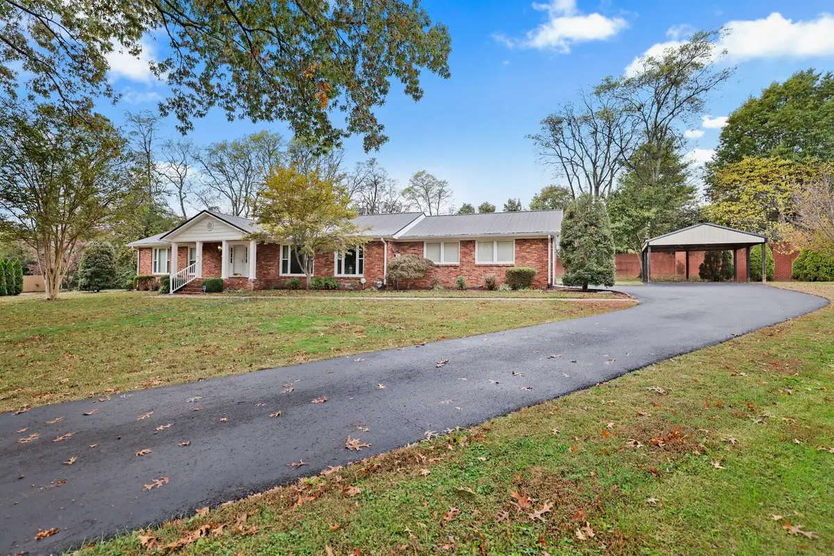 1124 Moss Cir, Gallatin, TN 37066 - Image #1