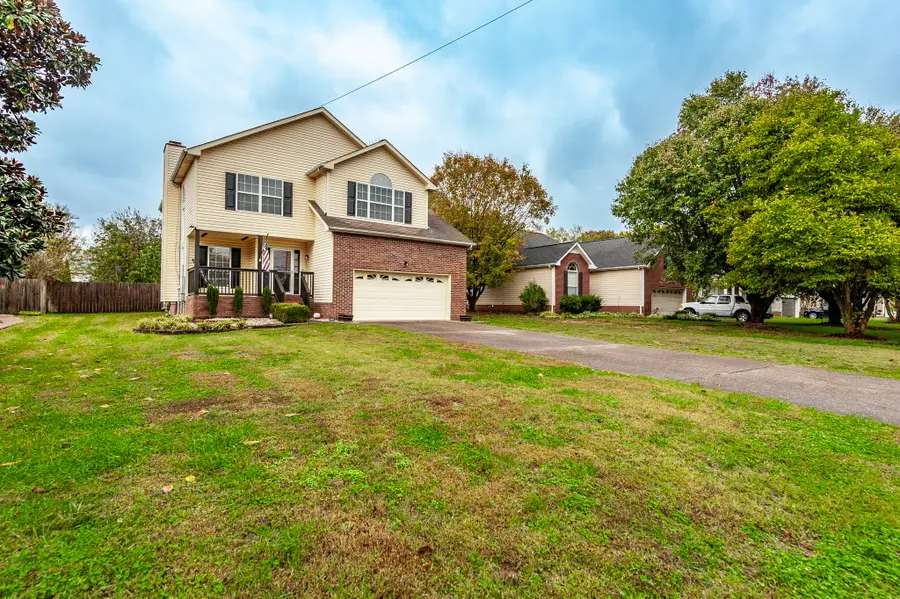 376 Huntington Dr, Gallatin, TN 37066 - Image #2