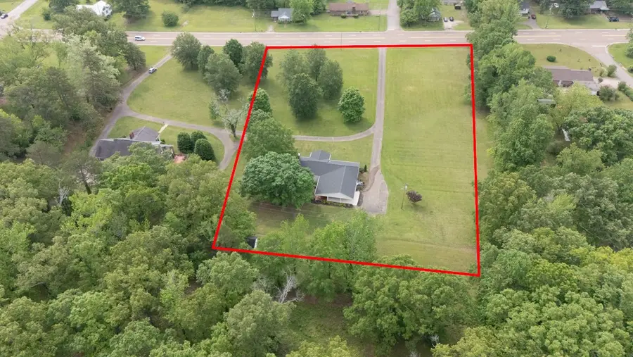 1152 E Poplar Ave, Selmer, TN 38375 - Image #2