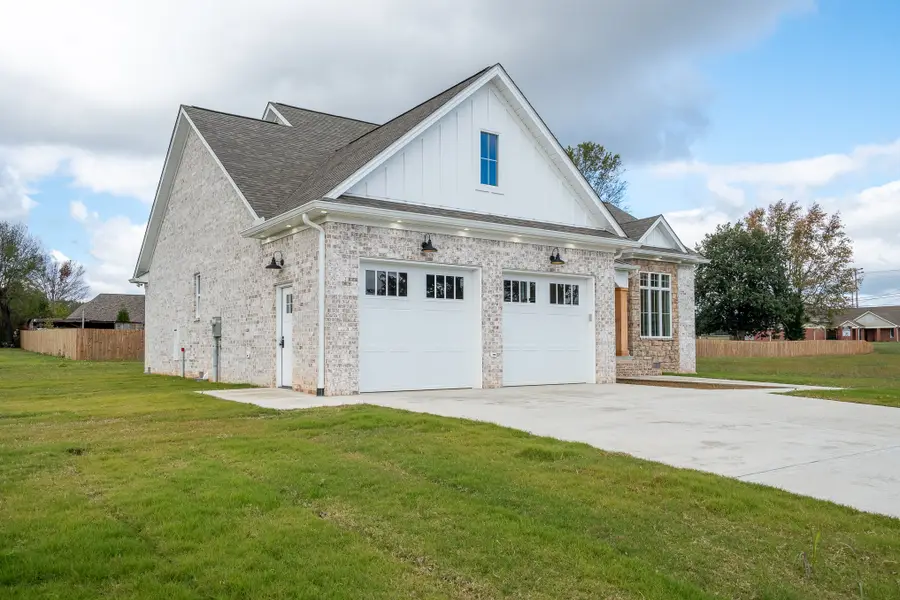 1050 Baylee Cir, Lawrenceburg, TN 38464 - Image #2