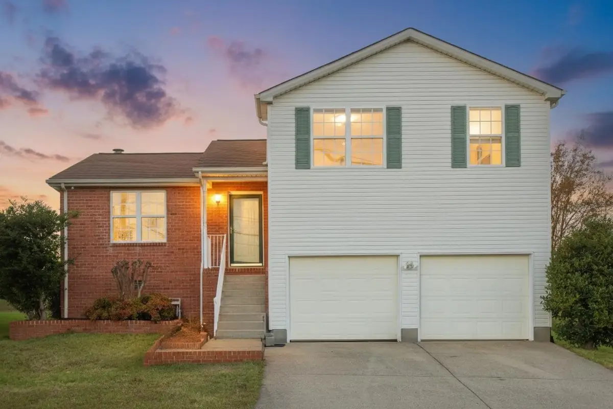 184 Bradford Cir, Hendersonville, TN 37075 - Image #1