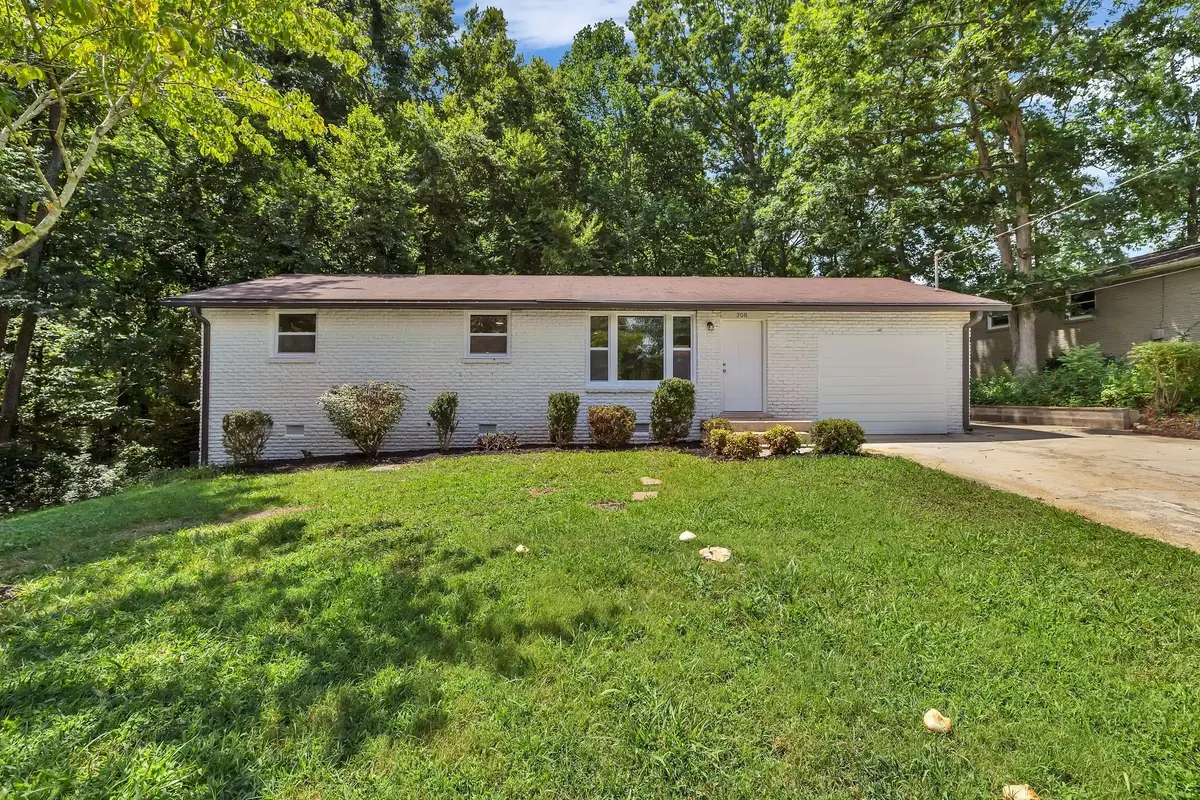 208 Lakeshore Dr, McMinnville, TN 37110 - Image #1