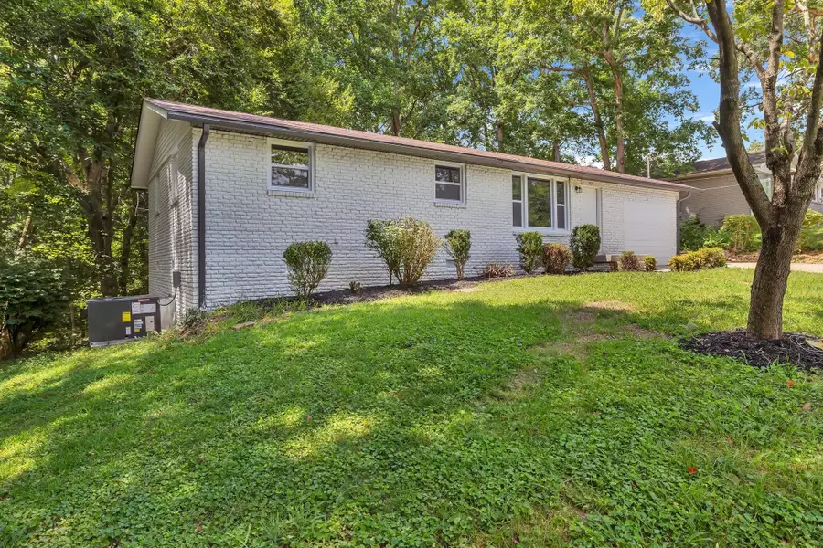208 Lakeshore Dr, McMinnville, TN 37110 - Image #2