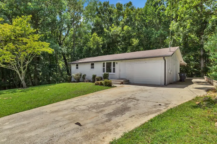 208 Lakeshore Dr, McMinnville, TN 37110 - Image #3