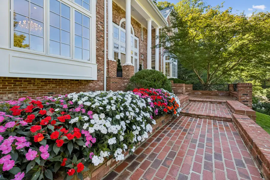 209 Woodford Pl, Nashville, TN 37215 - #2