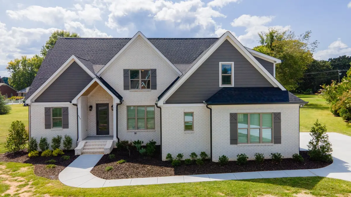 255 Ridgecrest Dr, Winchester, TN 37398 - Image #1