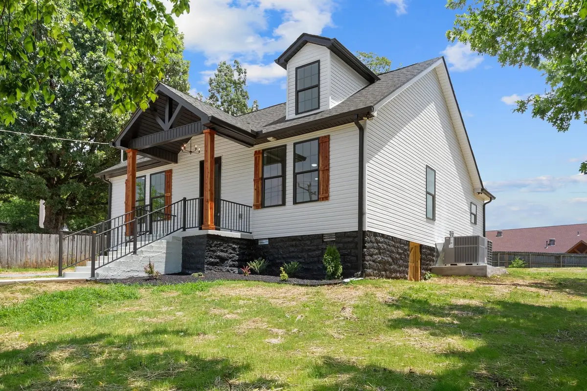 215 5th Ave N, Lewisburg, TN 37091 - #1