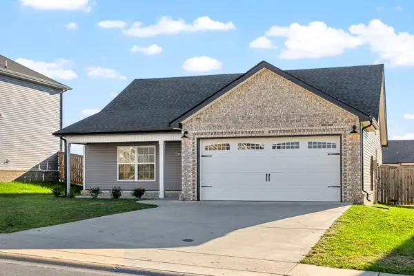 1936 Sydney Louise Dr, Clarksville, TN 37042