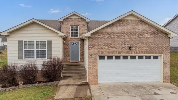 527 Cedar Valley Dr, Clarksville, TN 37043
