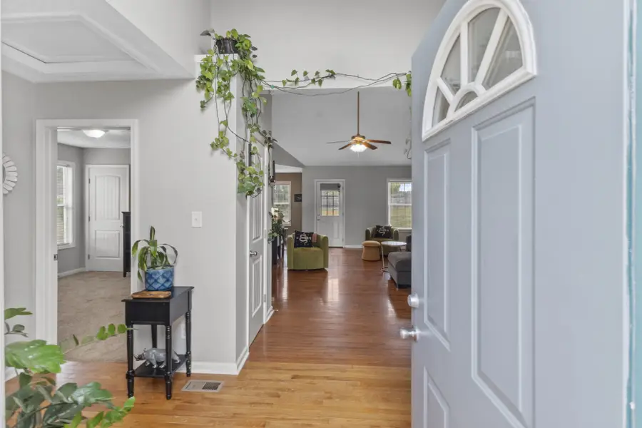 527 Cedar Valley Dr, Clarksville, TN 37043 - Image #2