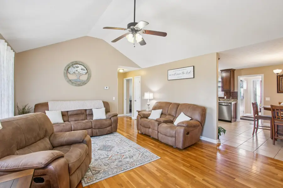 532 Douglas Ln, Lafayette, TN 37083 - Image #3