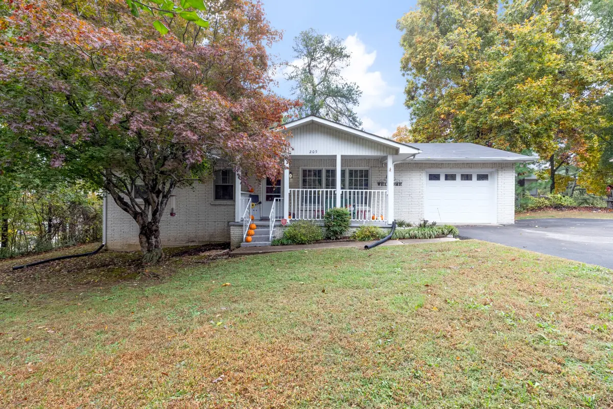 205 Oak Dr, Dickson, TN 37055 - Image #1