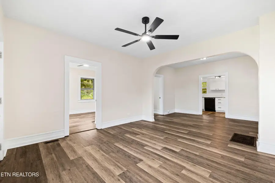 2514 W Beaver Creek Drive, Powell, TN 37849 - Image #2