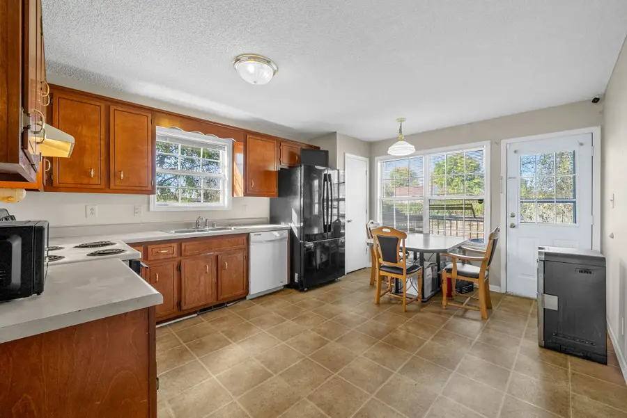 332 Pioneer Dr, Oak Grove, KY 42262 - Image #3