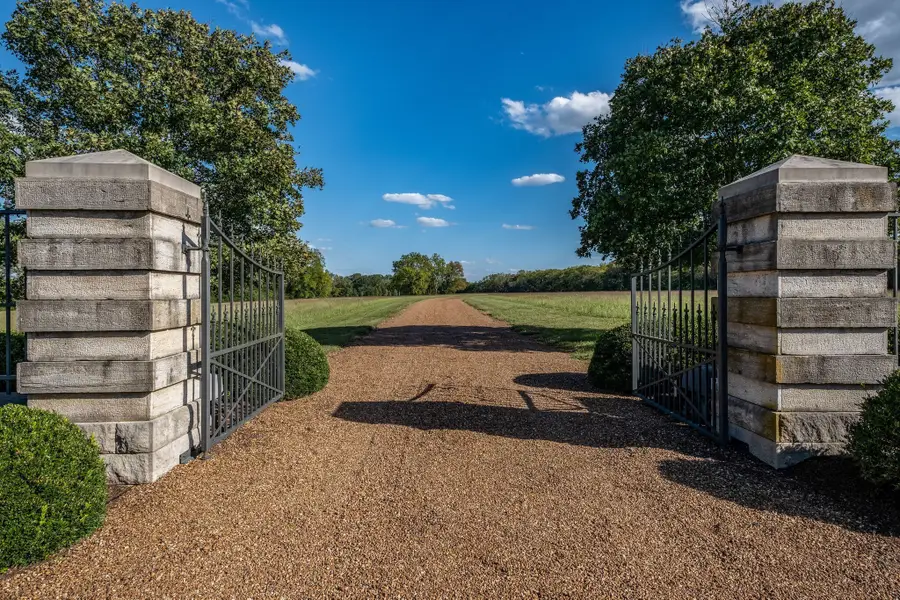 1711 Old Hillsboro Rd, Franklin, TN 37069 - Image #2