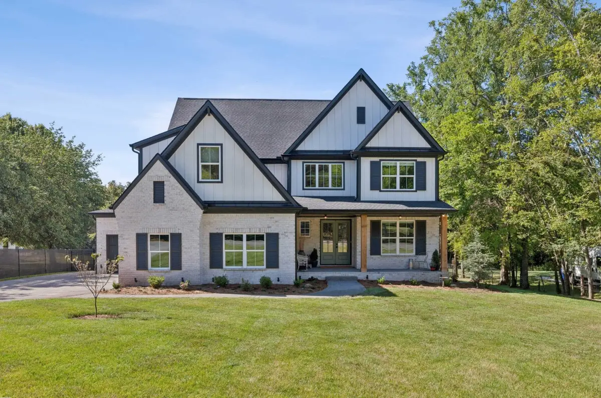 743 Hamilton Dr, Gallatin, TN 37066 - Image #1