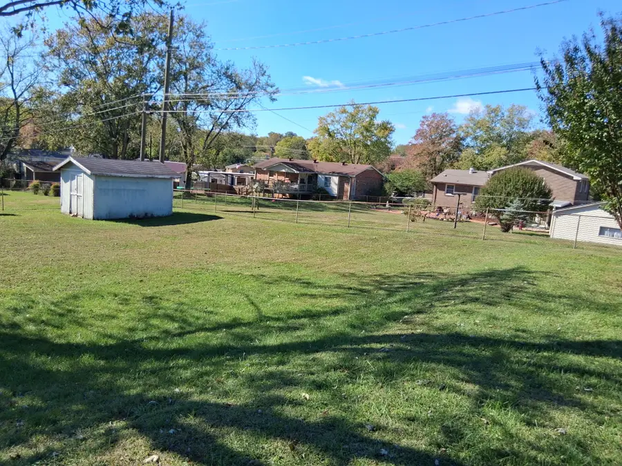 552 Paula Dr, Clarksville, TN 37042 - Image #3