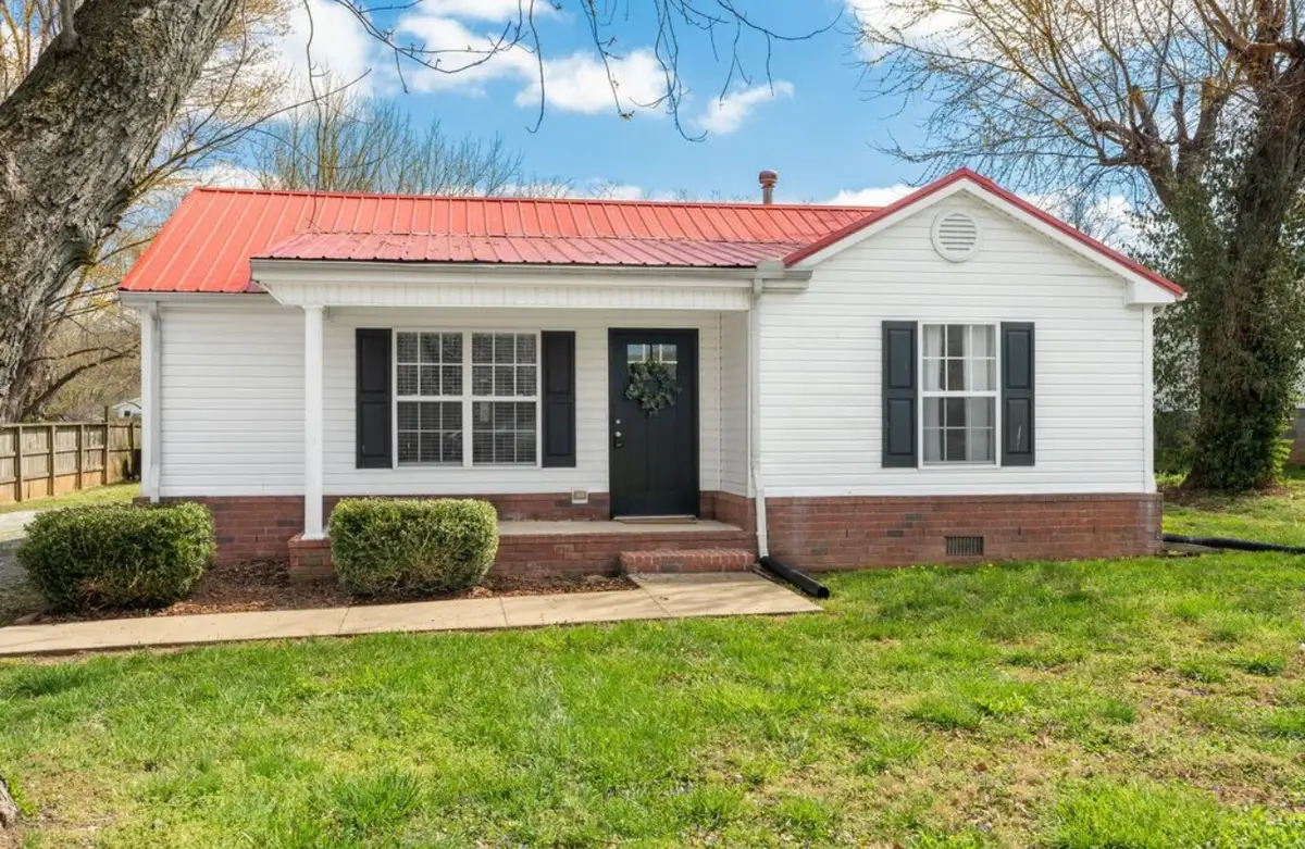 902 S Russell St, Portland, TN 37148 - Image #1
