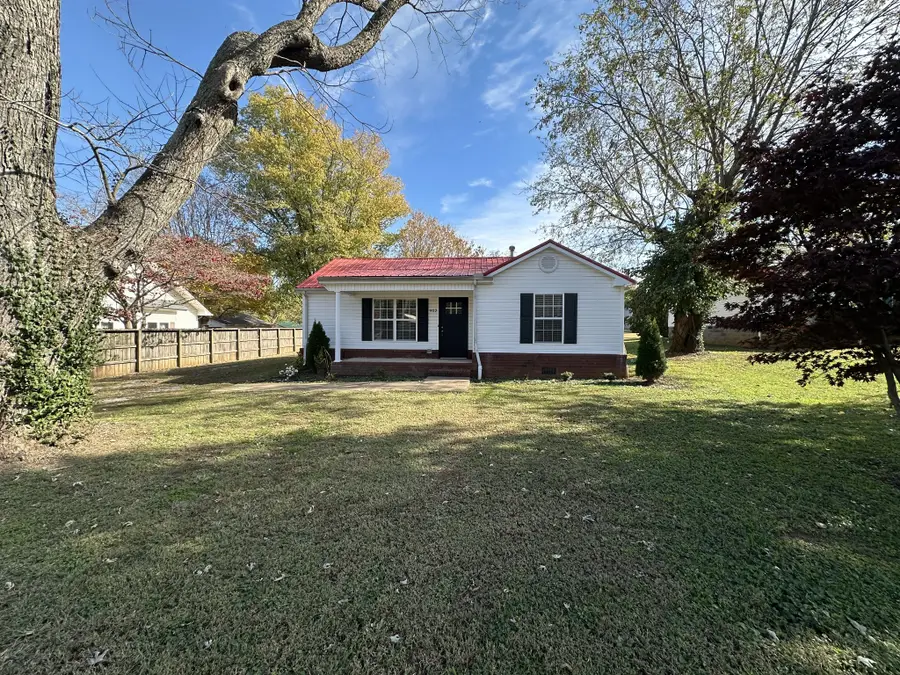 902 S Russell St, Portland, TN 37148 - Image #2