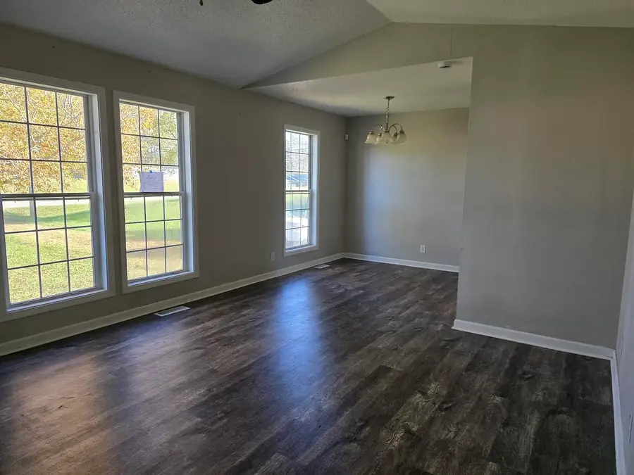 998 Hot Shot Dr, Clarksville, TN 37042 - Image #2