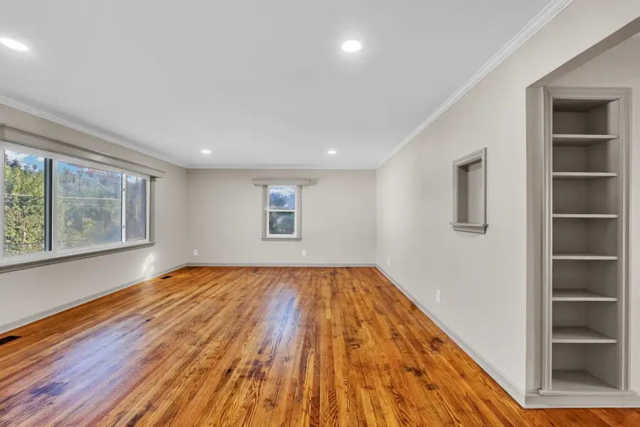 107 Oak St, Sparta, TN 38583 - Image #2