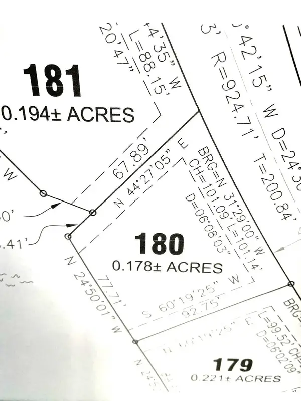 180 Arborwood Ln, Savannah, TN 38372