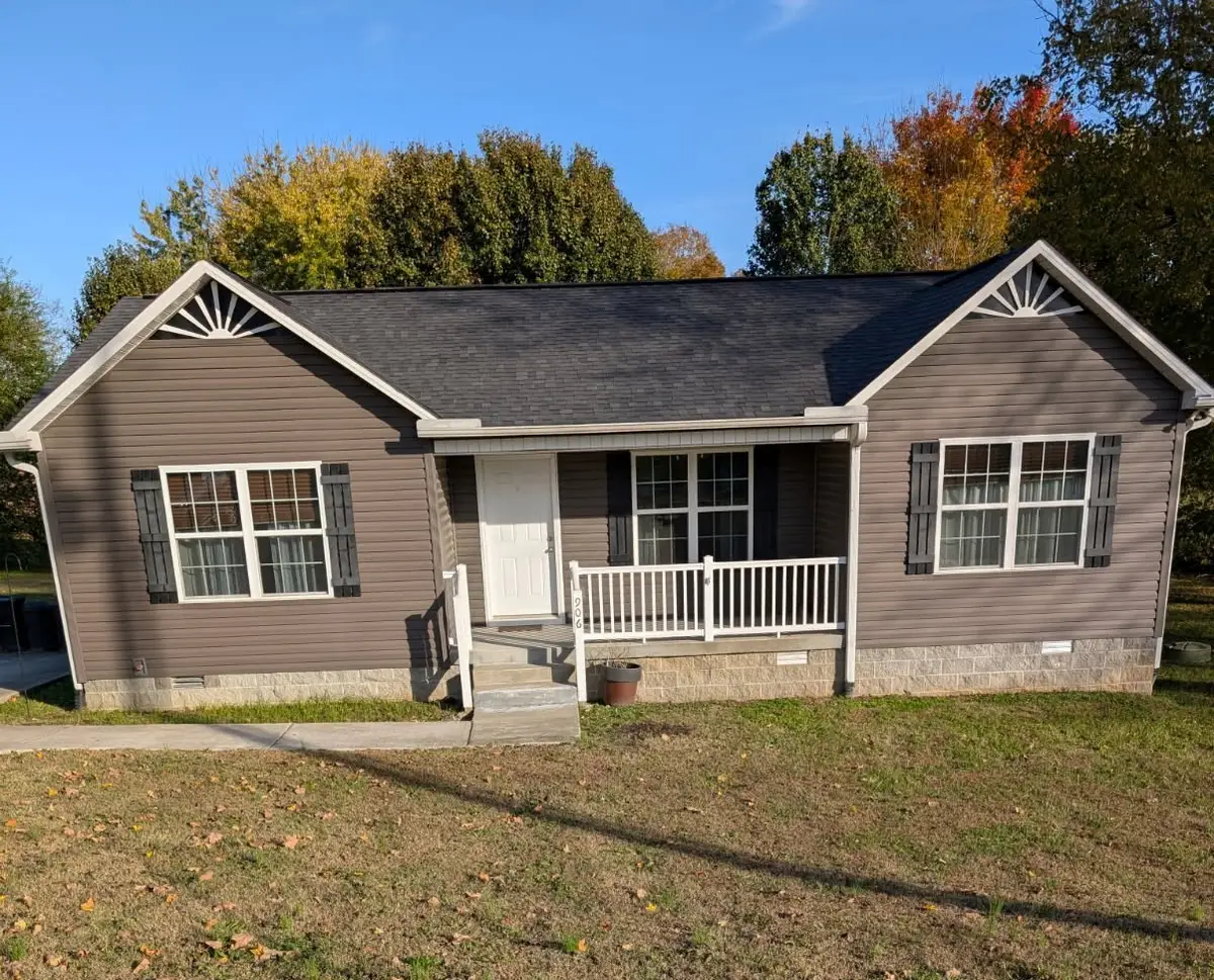 906 Hershell Street, Burns, TN 37029 - Image #1