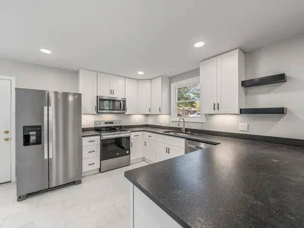 2 Charlemagne Blvd, Clarksville, TN 37042