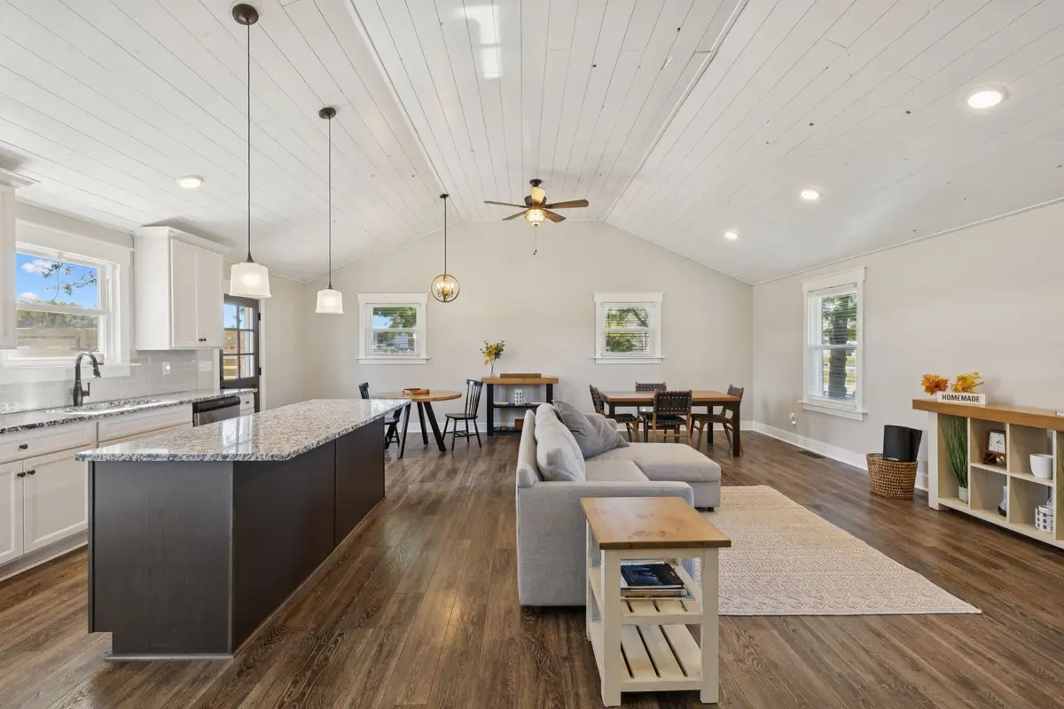 100 Tidwell St, Burns, TN 37029 - Image #1