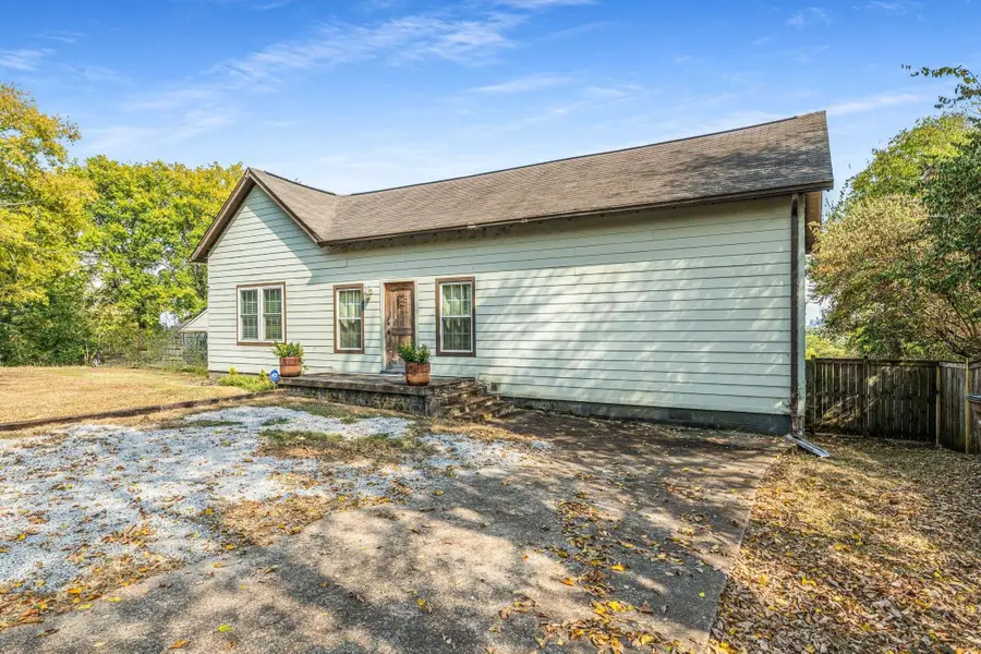 2104 Cliff Dr, Nashville, TN 37218 - Image #3