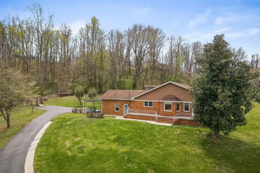 817 Peach Dr, Livingston, TN 38570 - Image #2