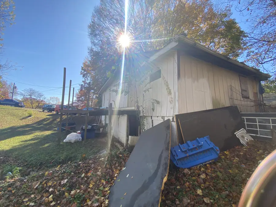 806 W Forrest St, La Follette, TN 37766 - Image #2