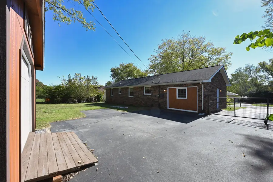 185 Haven Dr, Clarksville, TN 37042 - Image #2