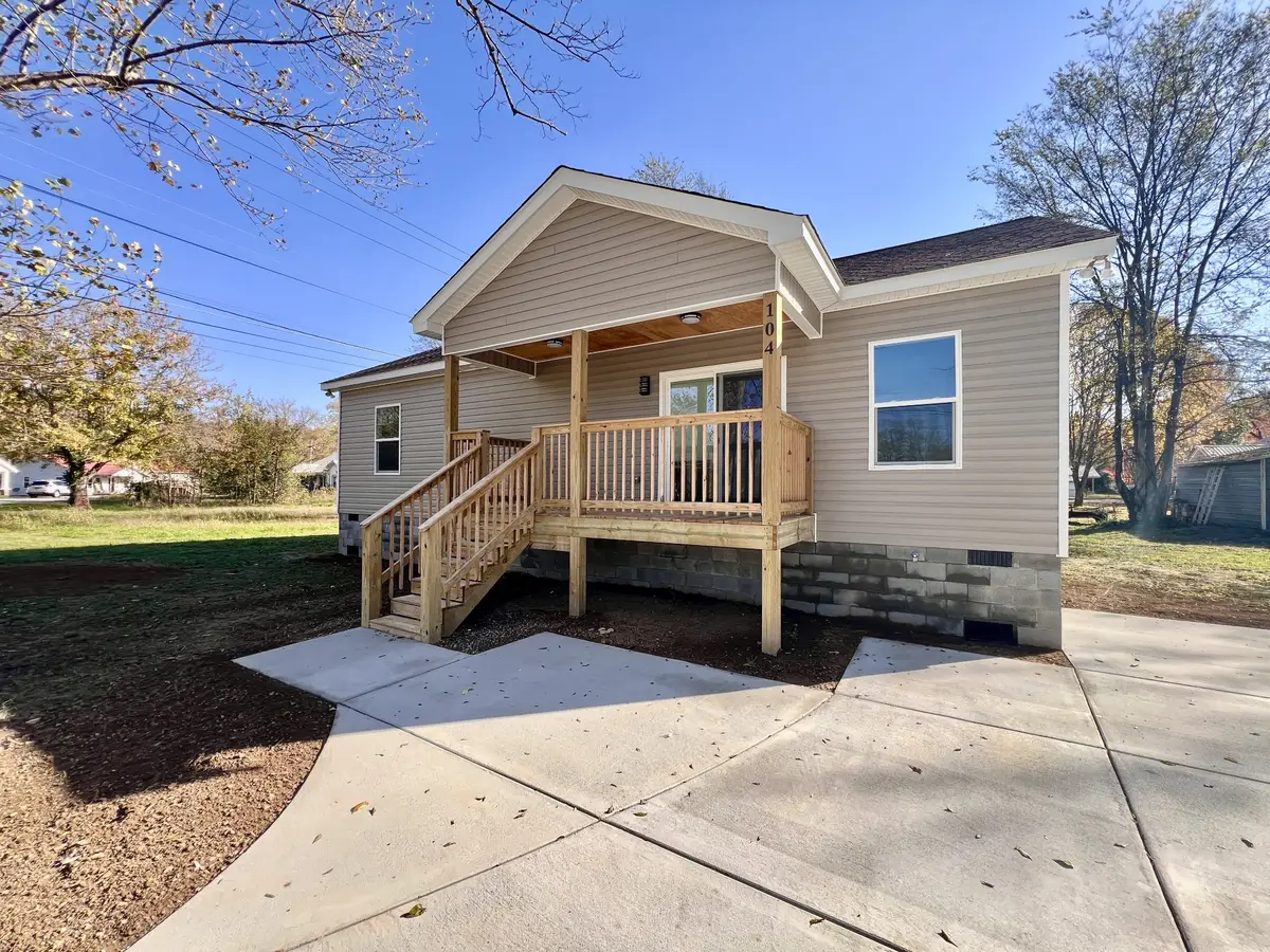 104 Fairground Dr, Waverly, TN 37185 - Image #1