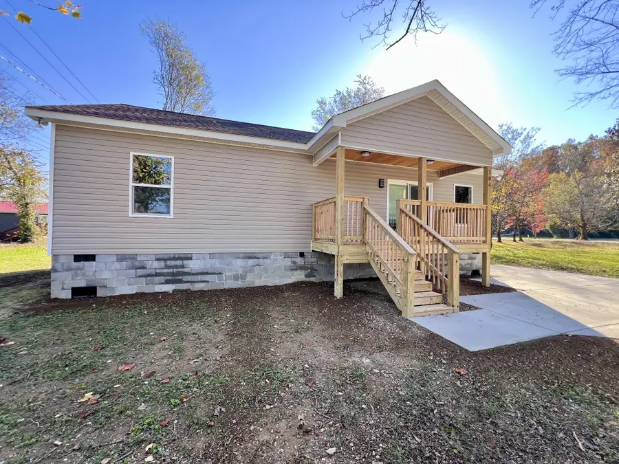 104 Fairground Dr, Waverly, TN 37185 - Image #2