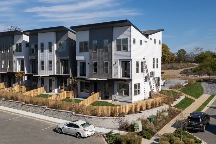 252 Arrowhead Dr, Nashville, TN 37216 - Image #2