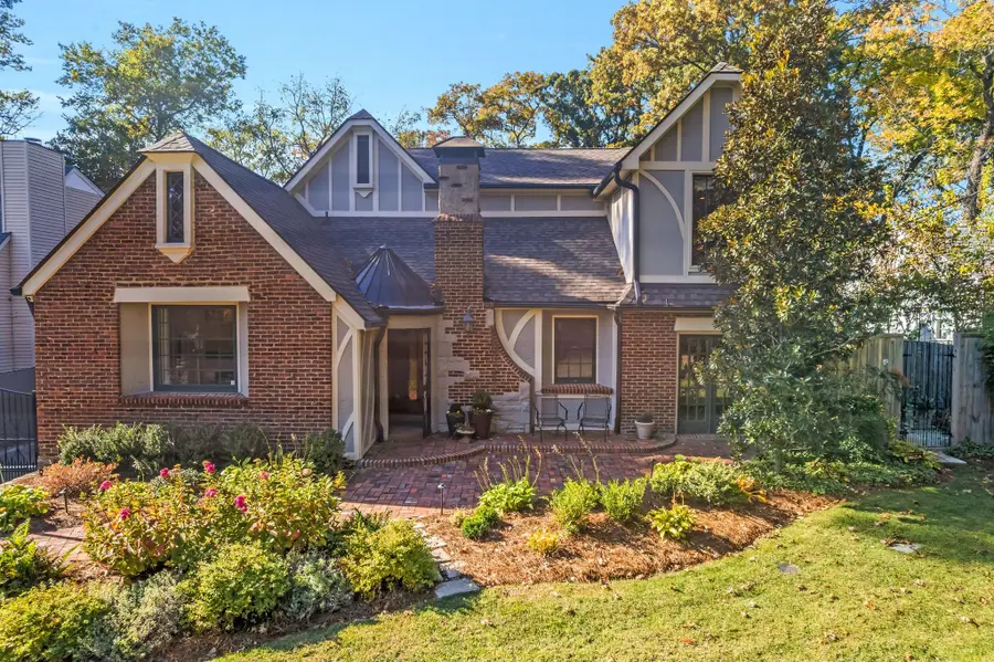 1724 Green Hills Dr, Nashville, TN 37215 - Image #2