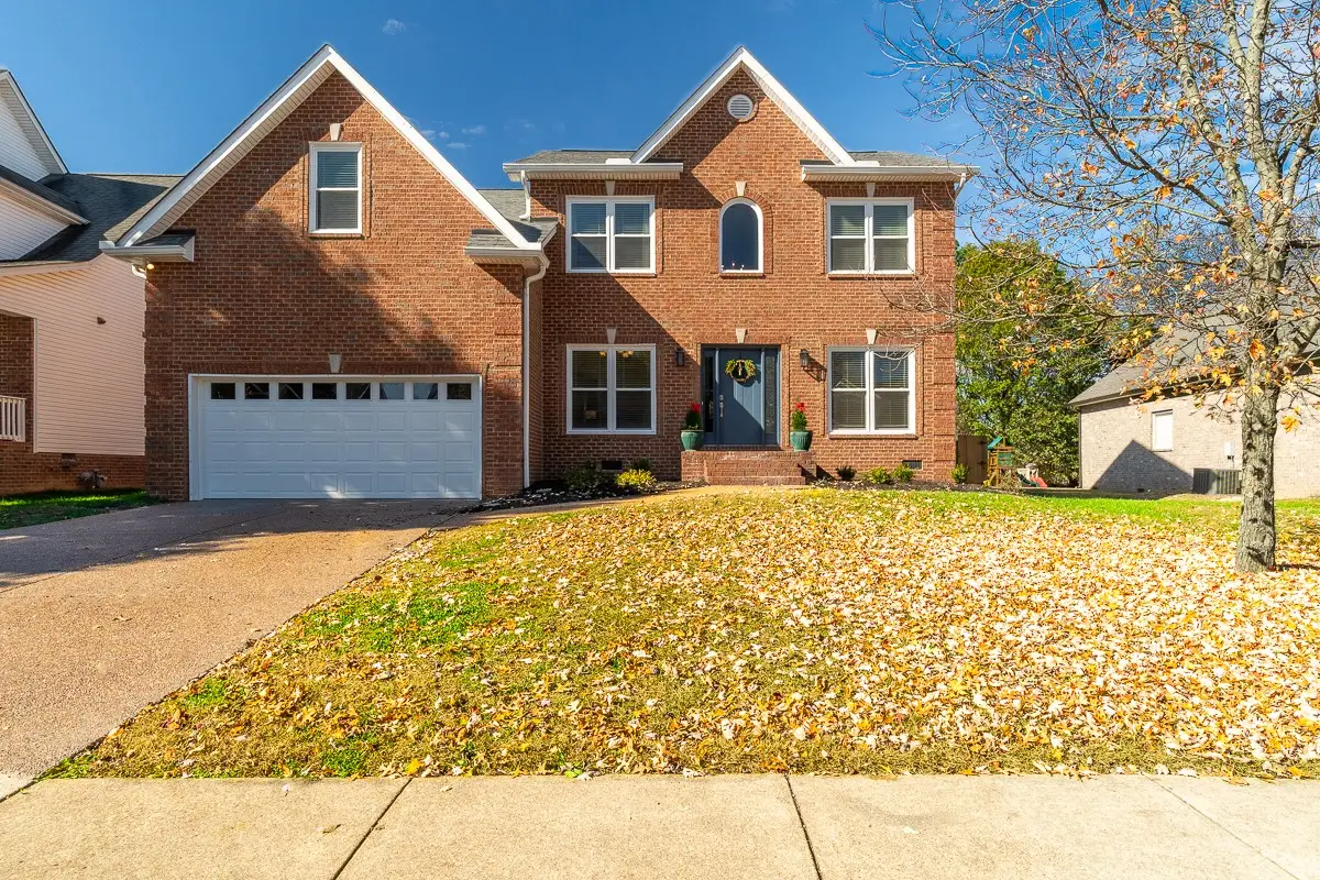 132 Fieldcrest Cir, Hendersonville, TN 37075 - Image #1