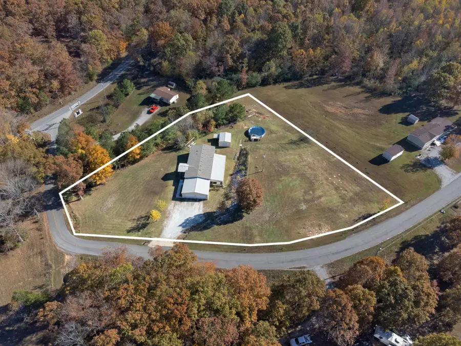 381 Baker Ridge Rd, Waverly, TN 37185 - Image #2