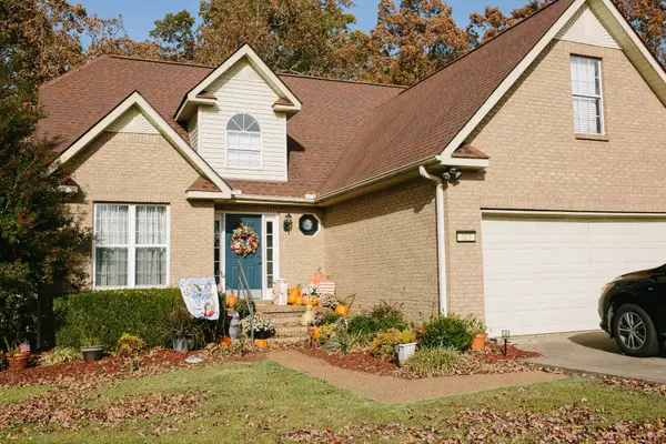 527 Callahan Dr, New Johnsonville, TN 37134