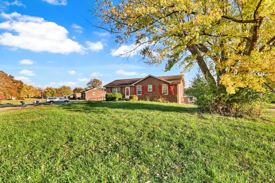 326 Bancroft Dr, Clarksville, TN 37042 - Image #3