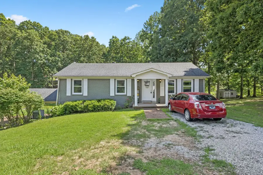630 Lakeview Cir, Tennessee Ridge, TN 37178 - Image #2