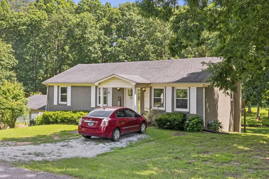 630 Lakeview Cir, Tennessee Ridge, TN 37178 - Image #3