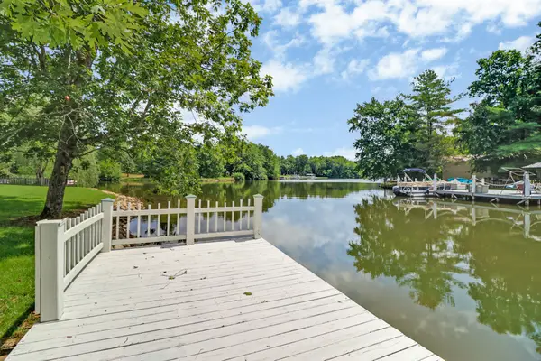 8621 Cherokee Trl, Crossville, TN 38572