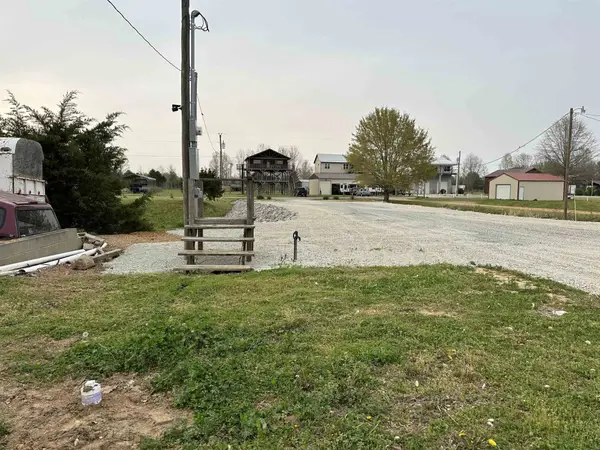 2700 Catfish Ln, Crump, TN 38327