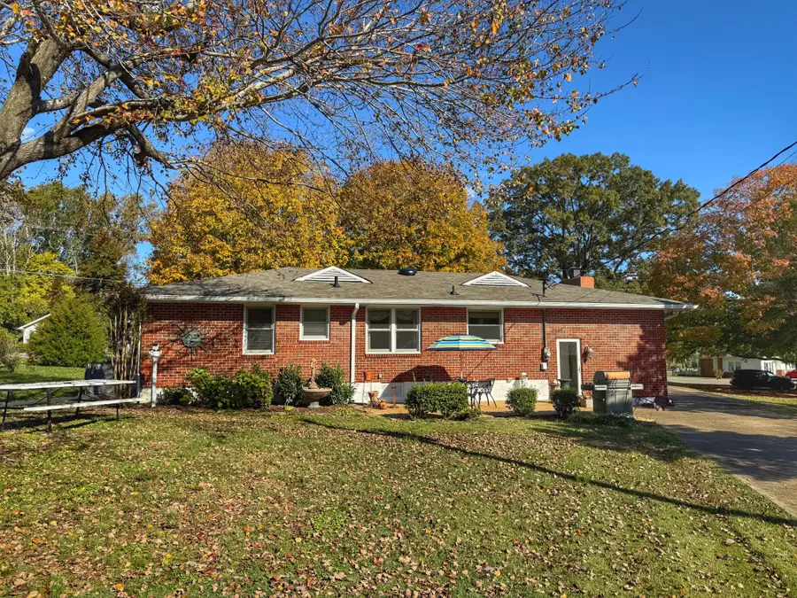 1105 N Charlotte Street, Dickson, TN 37055 - Image #2