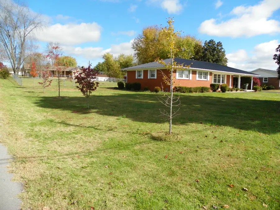 202 Gillen Dr, Sparta, TN 38583 - Image #2