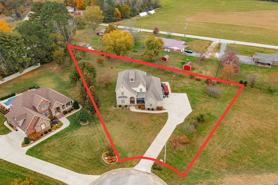 356 Ridgecrest Dr, Winchester, TN 37398 - Image #2