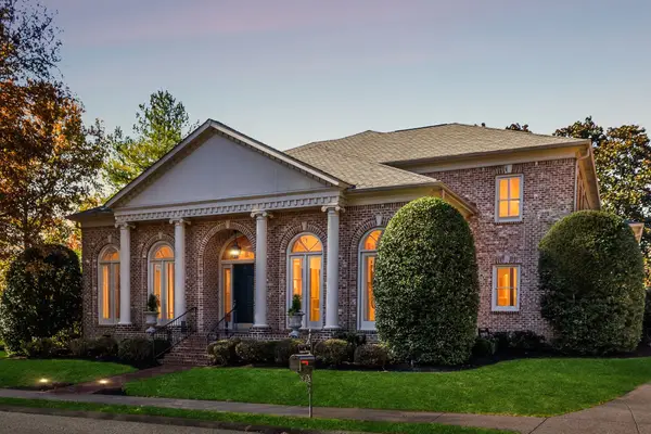 4 Middleton Park Ln, Nashville, TN 37215